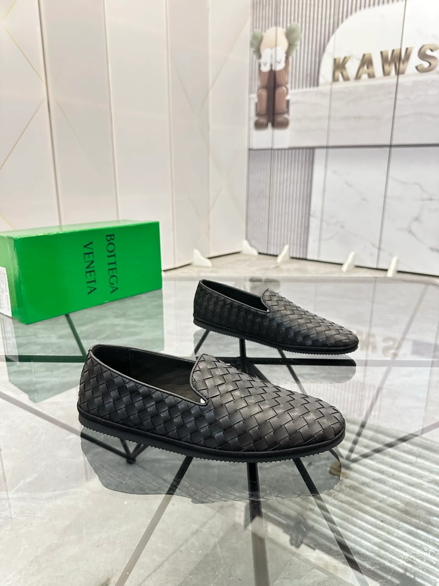 Men's shoes for sale 💰: 💰P460¥ Product trademark: BV* "Botte Venetta*" slip-on shoes, lazy shoes, regular size: 38-44. (Can be customized to 45.) Product materials: imported first-layer woven cowhide leather upper, water-dyed cowhide lining, original outsole. No.: D301